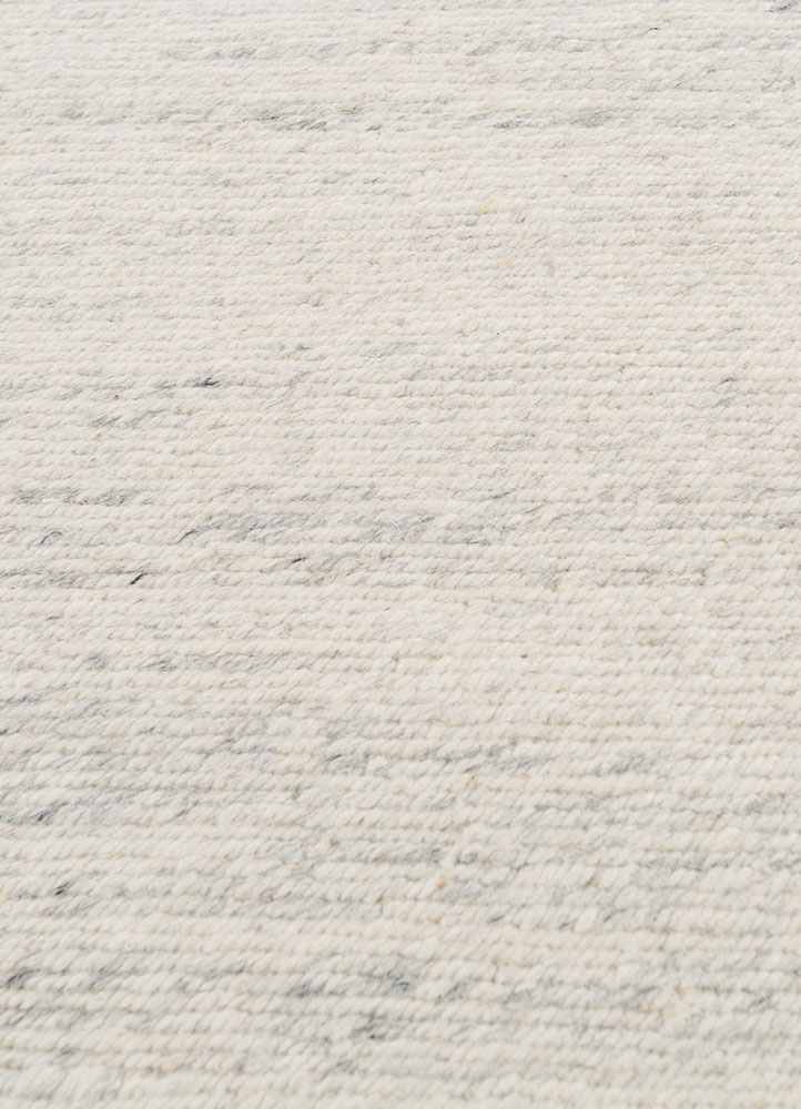 aprezo grey and black wool hand knotted Rug - CloseUp