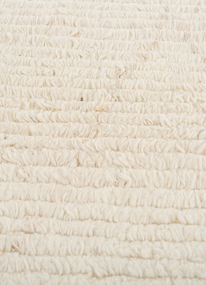 zuri ivory wool hand knotted Rug - CloseUp