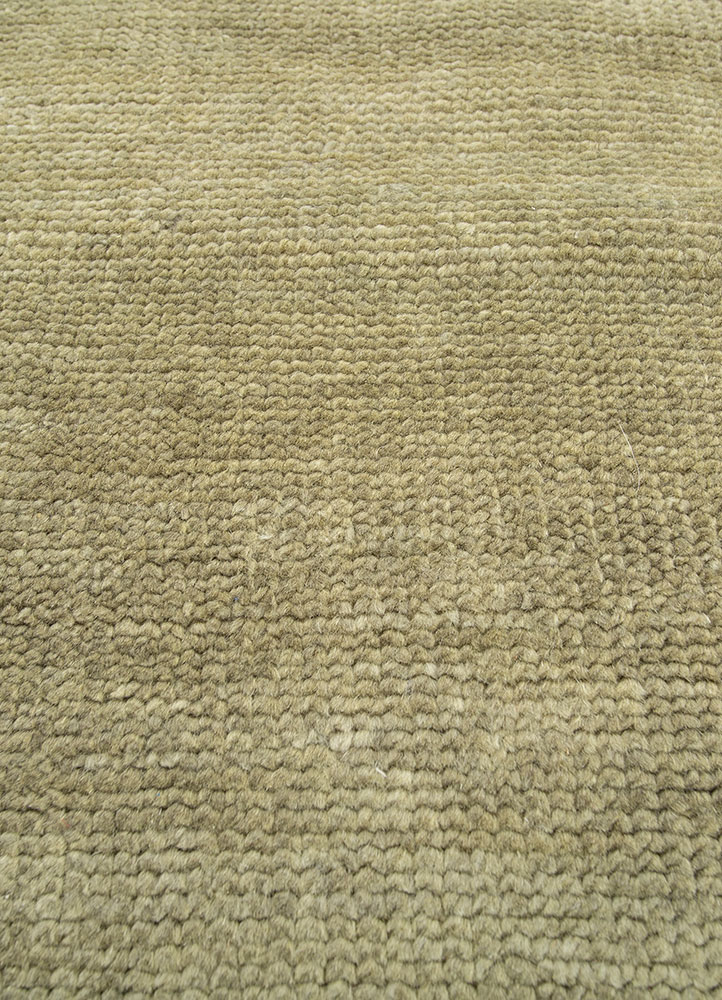 aprezo green wool hand knotted Rug - CloseUp