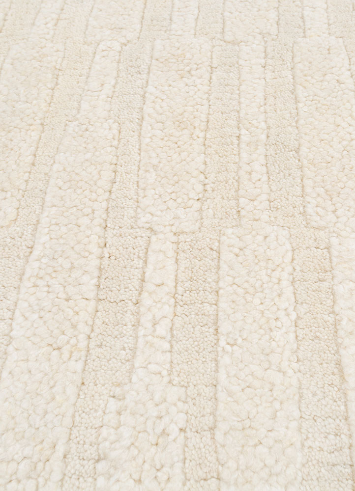 manifest ivory wool hand knotted Rug - CloseUp