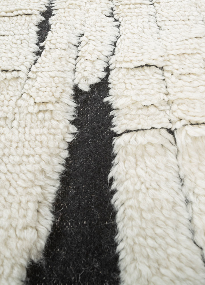 zuri ivory wool hand knotted Rug - CloseUp