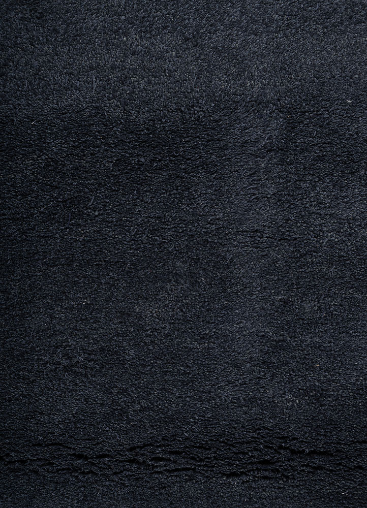 manifest blue wool and silk hand knotted Rug - CloseUp