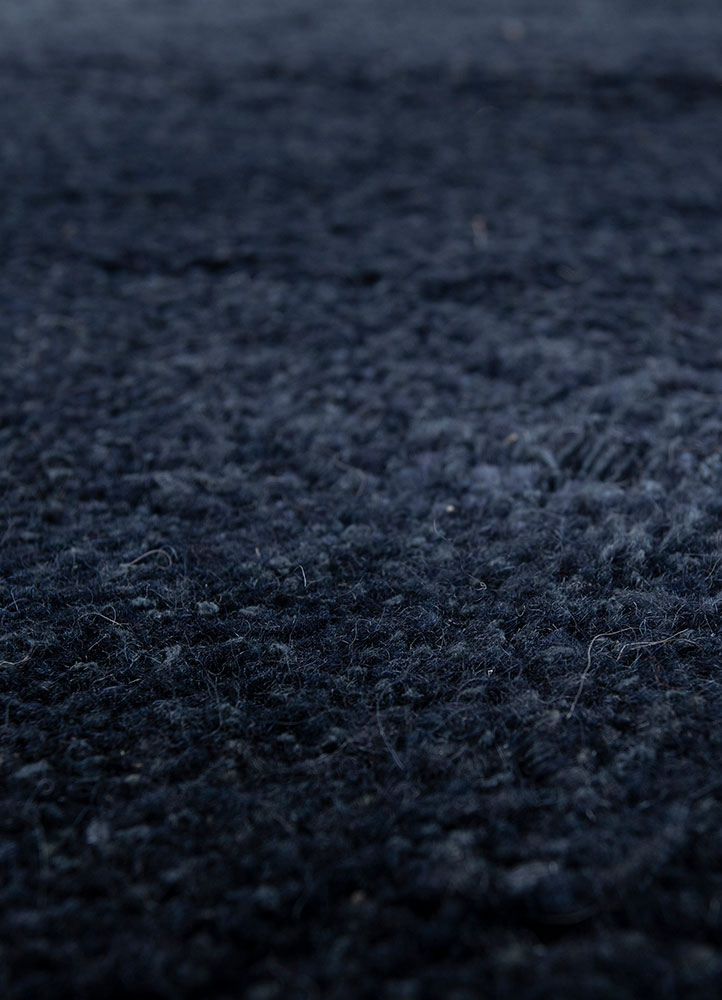 manifest blue wool and silk hand knotted Rug - CloseUp
