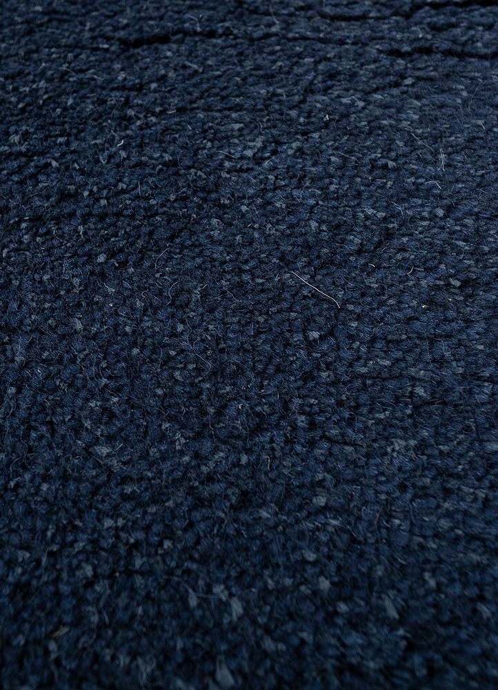 manifest blue wool and silk hand knotted Rug - CloseUp