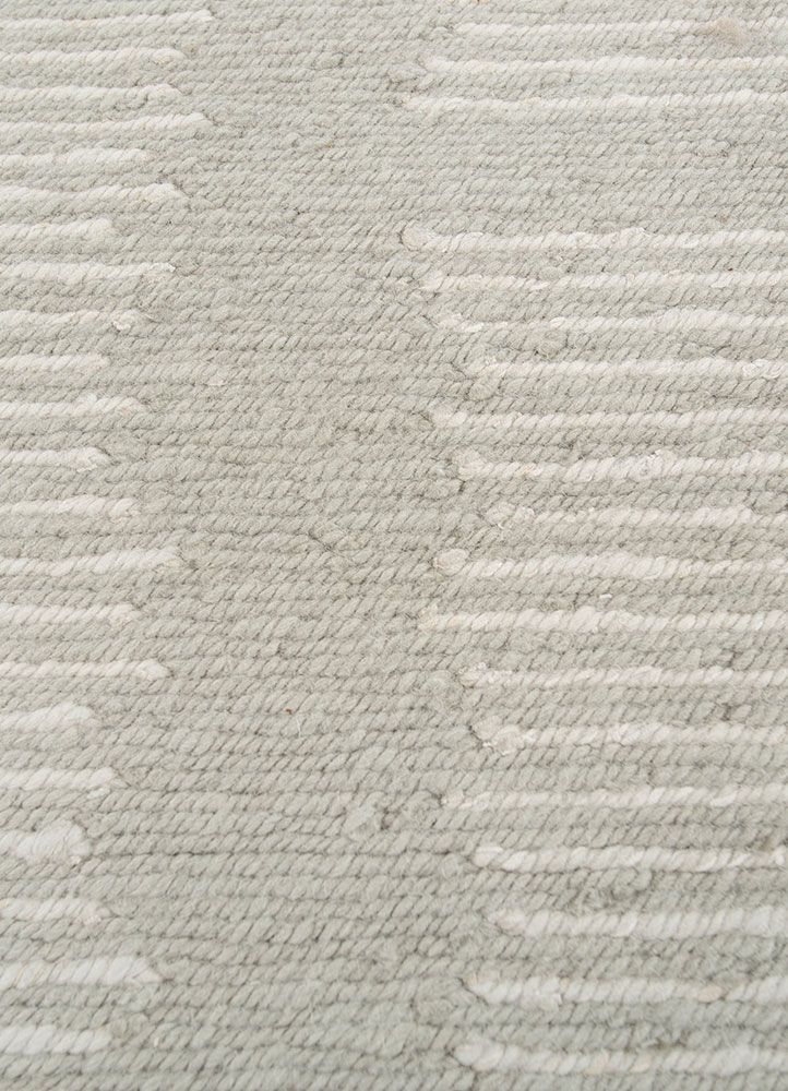 zuri grey and black wool and viscose hand knotted Rug - CloseUp