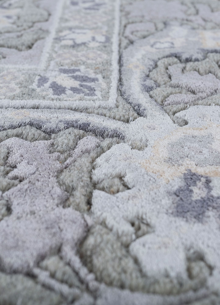 aurora grey and black wool and viscose hand knotted Rug - CloseUp
