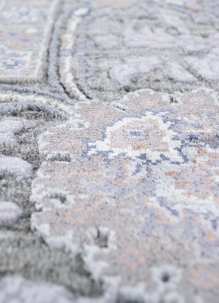 aurora grey and black wool and viscose hand knotted Rug - CloseUp