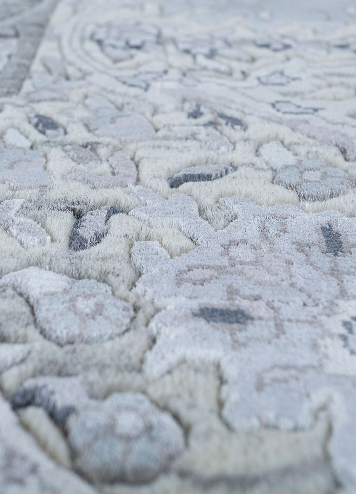 aurora grey and black wool and viscose hand knotted Rug - CloseUp