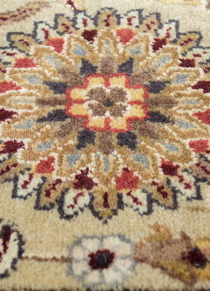 aurora gold wool and viscose hand knotted Rug - CloseUp