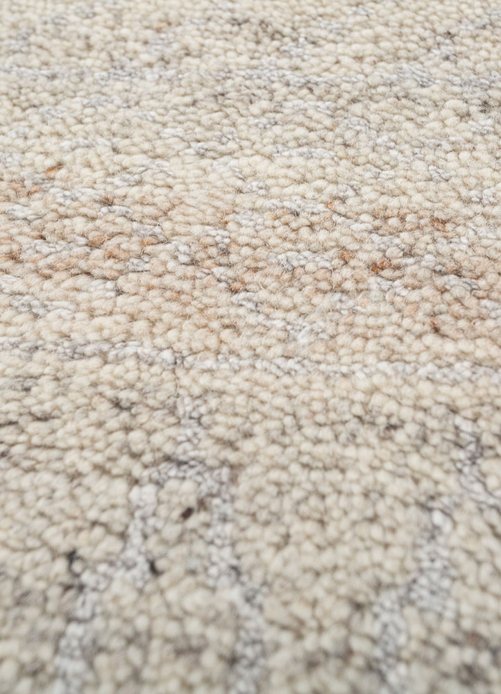 manifest ivory wool hand knotted Rug - CloseUp