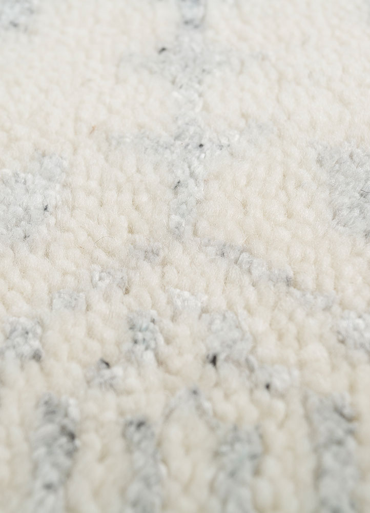 erbe ivory wool and viscose hand knotted Rug - CloseUp