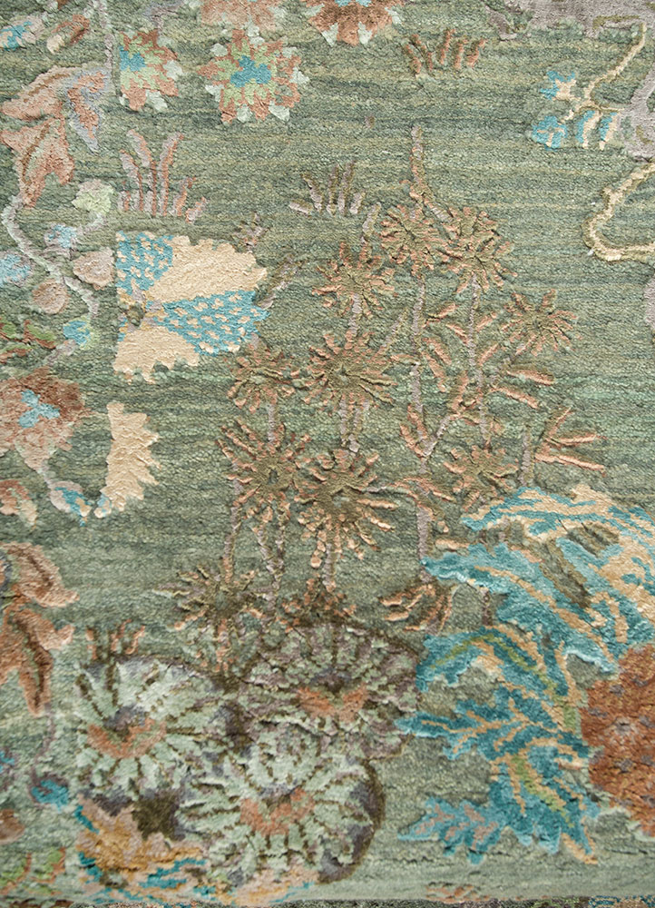 far east green wool and silk hand knotted Rug - CloseUp