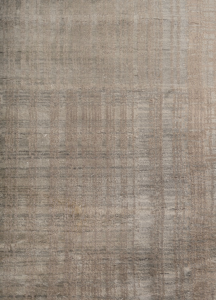 aprezo grey and black wool and bamboo silk hand knotted Rug - CloseUp
