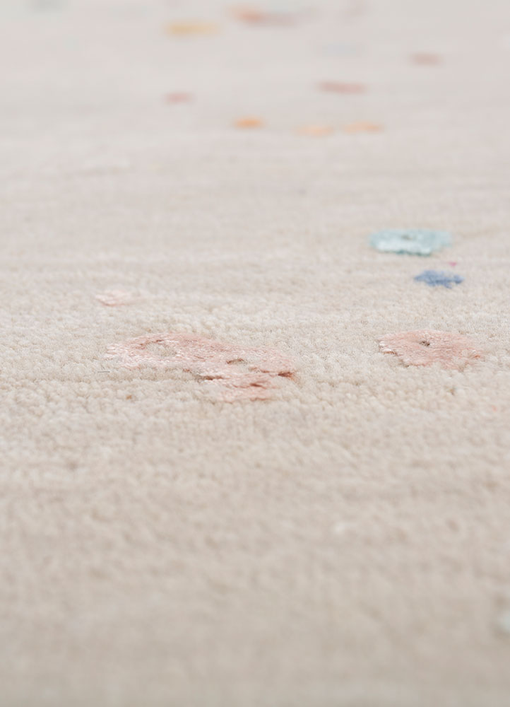 hidden by kavi ivory wool and bamboo silk hand knotted Rug - CloseUp