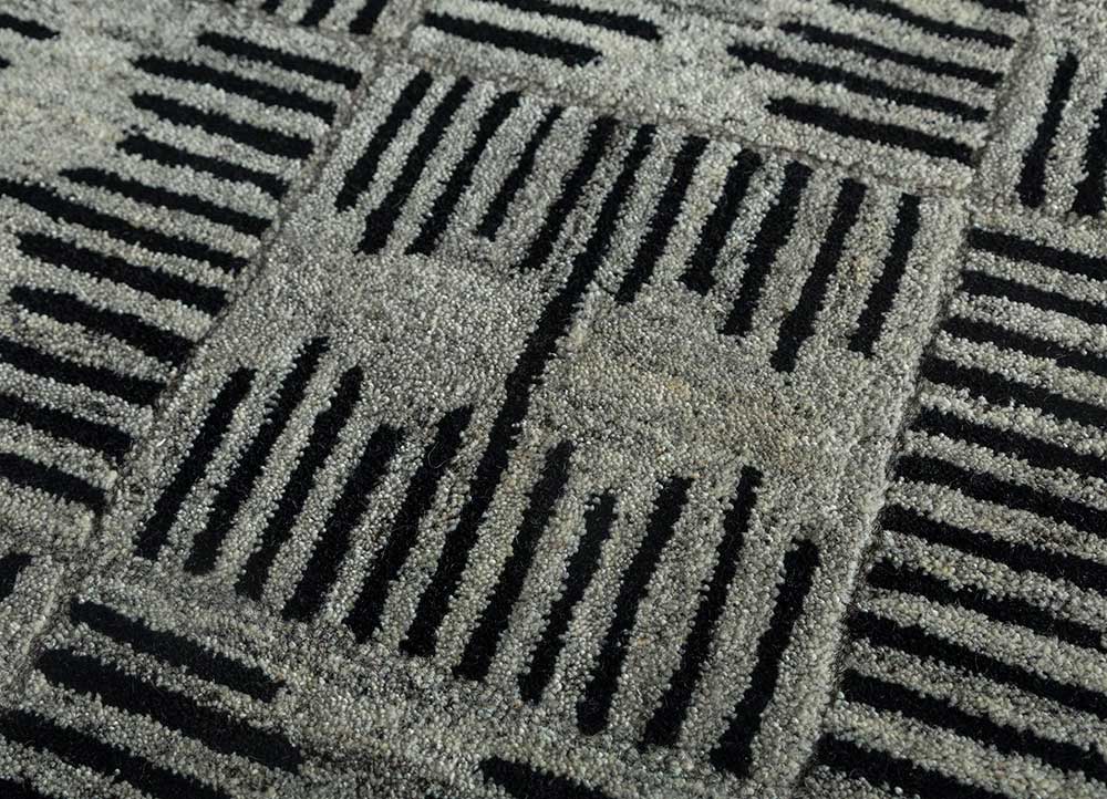 pathways grey and black wool hand tufted Rug - CloseUp