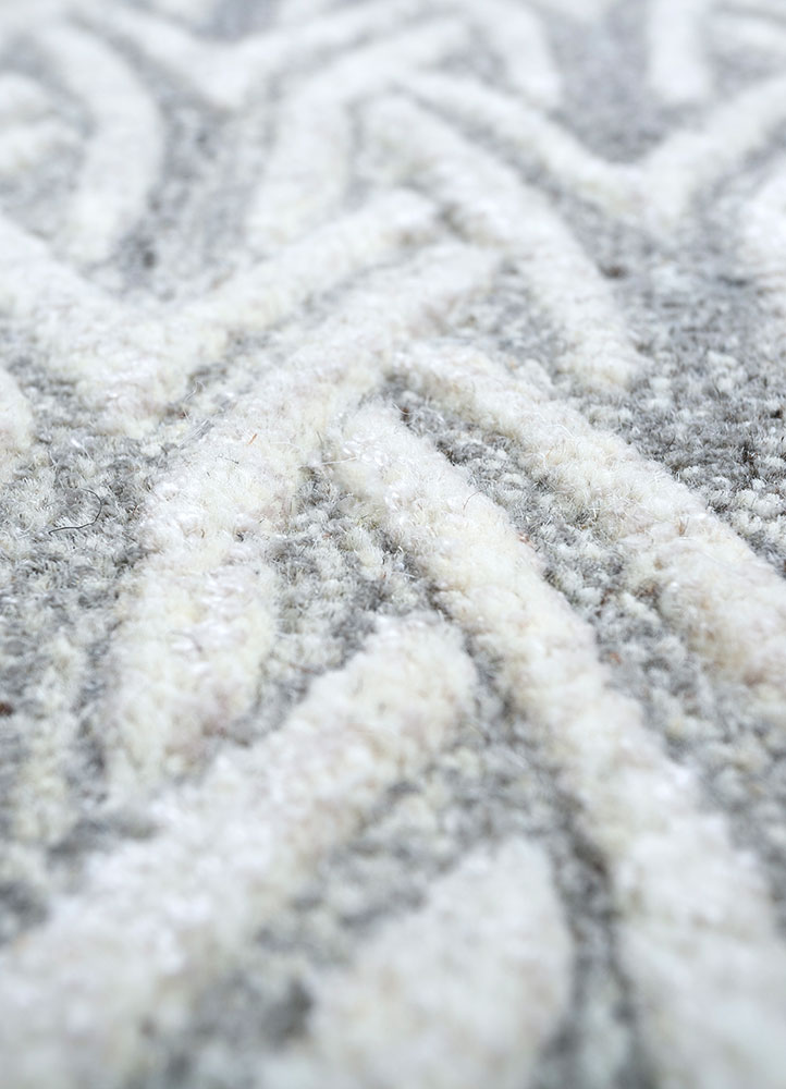 pathways grey and black wool hand tufted Rug - CloseUp