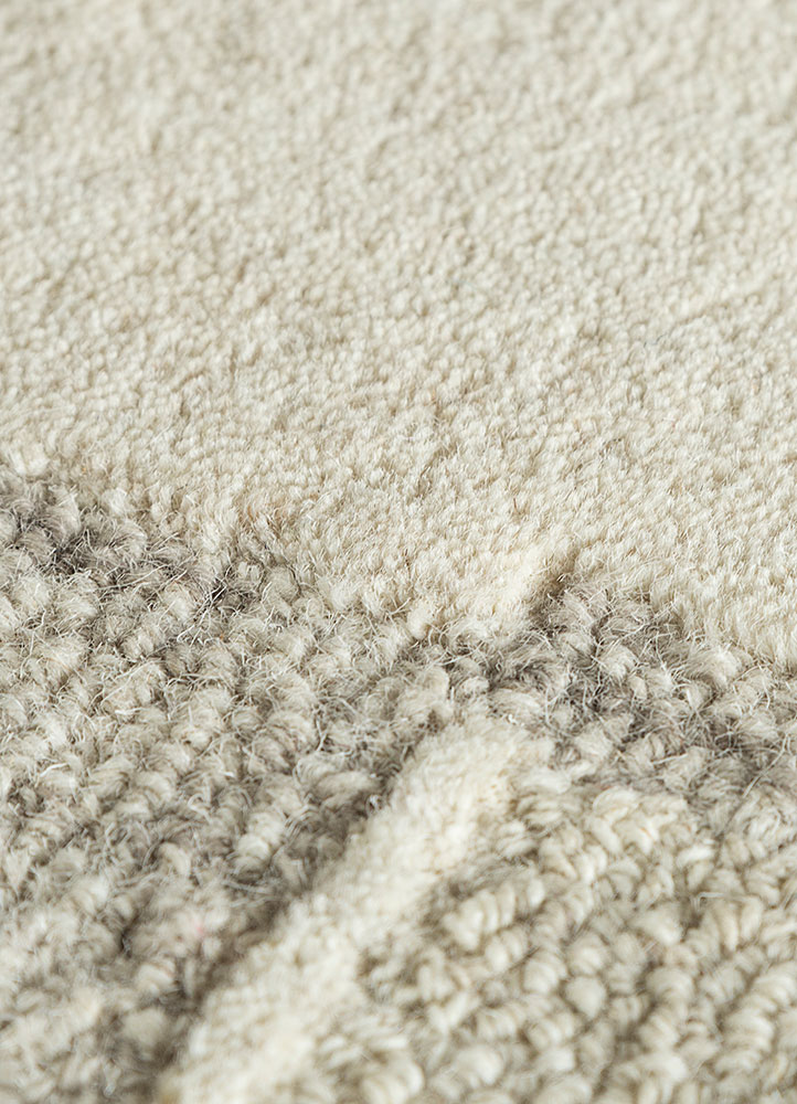 contour grey and black wool hand tufted Rug - CloseUp