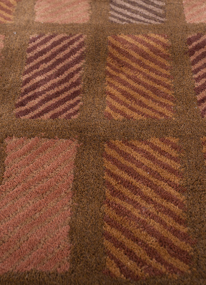 linear red and orange wool hand tufted Rug - CloseUp