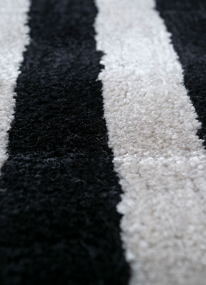 adrift grey and black wool and viscose hand tufted Rug - CloseUp