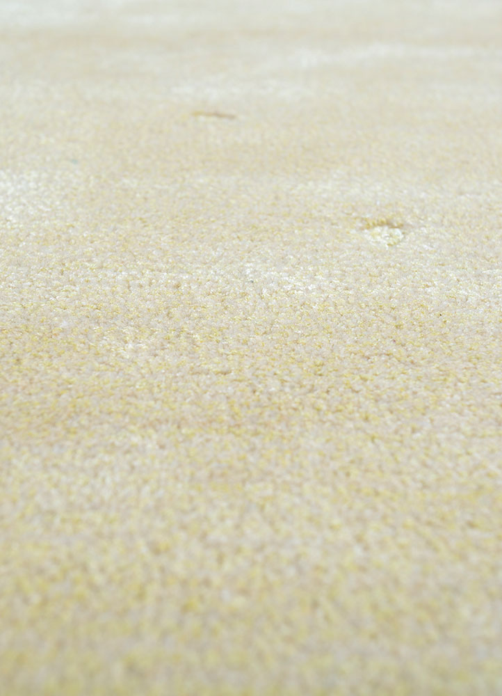white noise gold wool and viscose hand tufted Rug - CloseUp