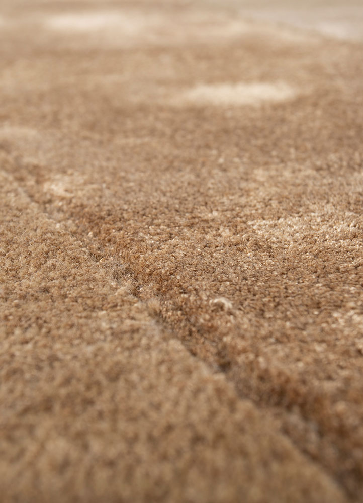 linear beige and brown wool and viscose hand tufted Rug - CloseUp