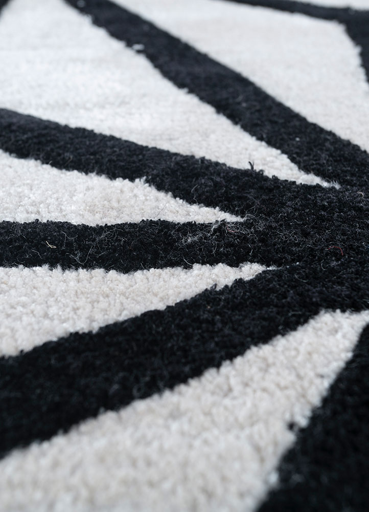 contour grey and black wool and viscose hand tufted Rug - CloseUp