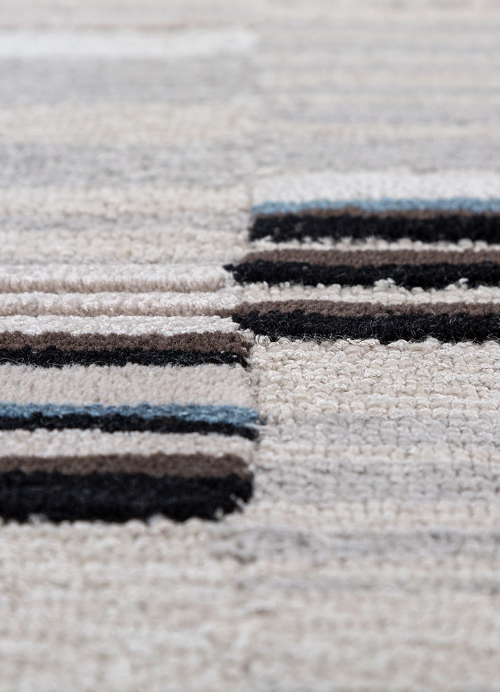 linear grey and black wool and viscose hand tufted Rug - CloseUp