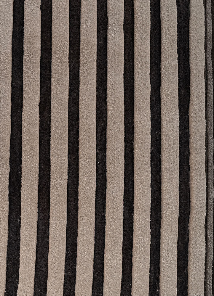 faces ivory wool and viscose hand tufted Rug - CloseUp