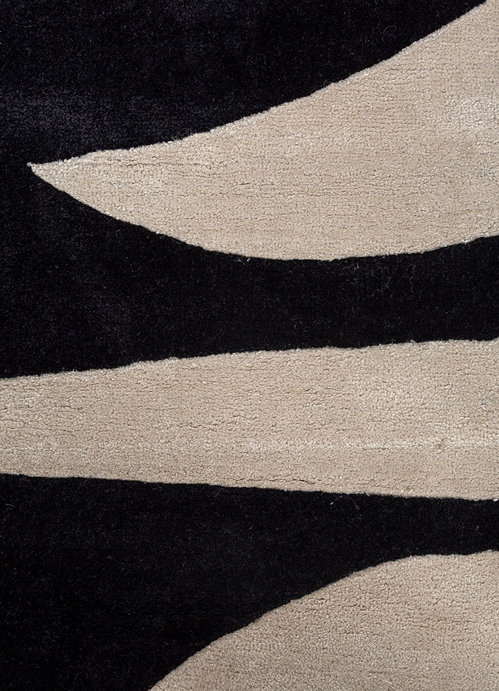 zig zag grey and black wool and viscose hand tufted Rug - CloseUp