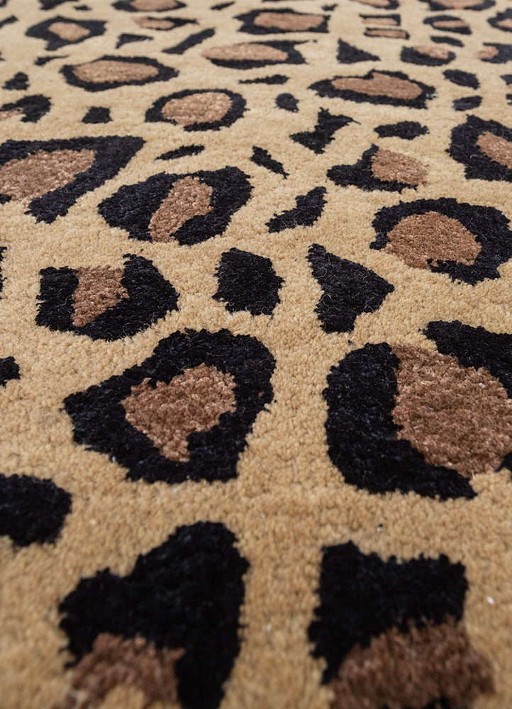 wild wanderlust gold wool and viscose hand tufted Rug - CloseUp