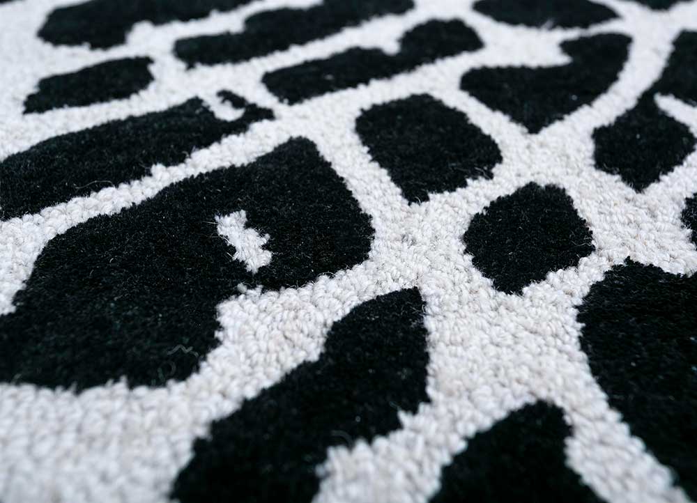 contour grey and black wool hand tufted Rug - CloseUp