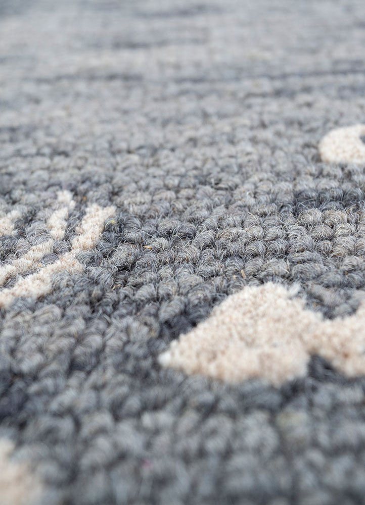 imara grey and black wool hand tufted Rug - CloseUp