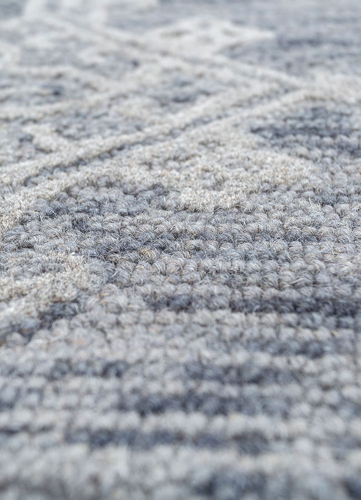 imara grey and black wool hand tufted Rug - CloseUp