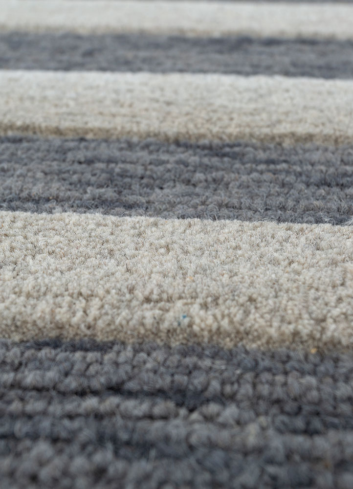 contour grey and black wool hand tufted Rug - CloseUp