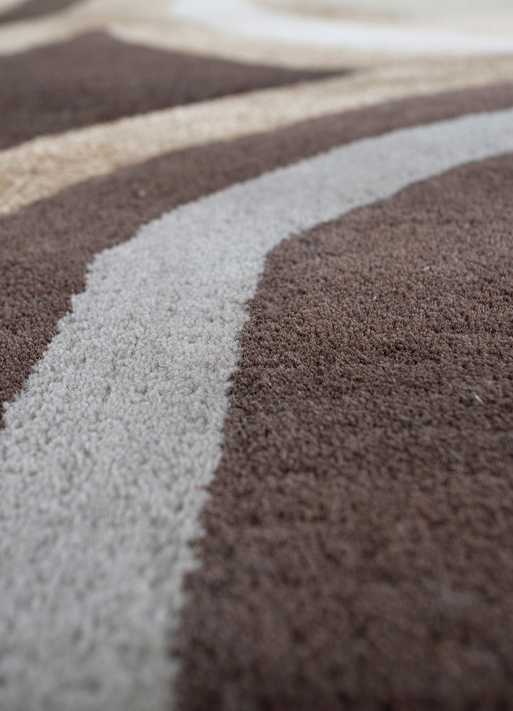 linear beige and brown wool and viscose hand tufted Rug - CloseUp