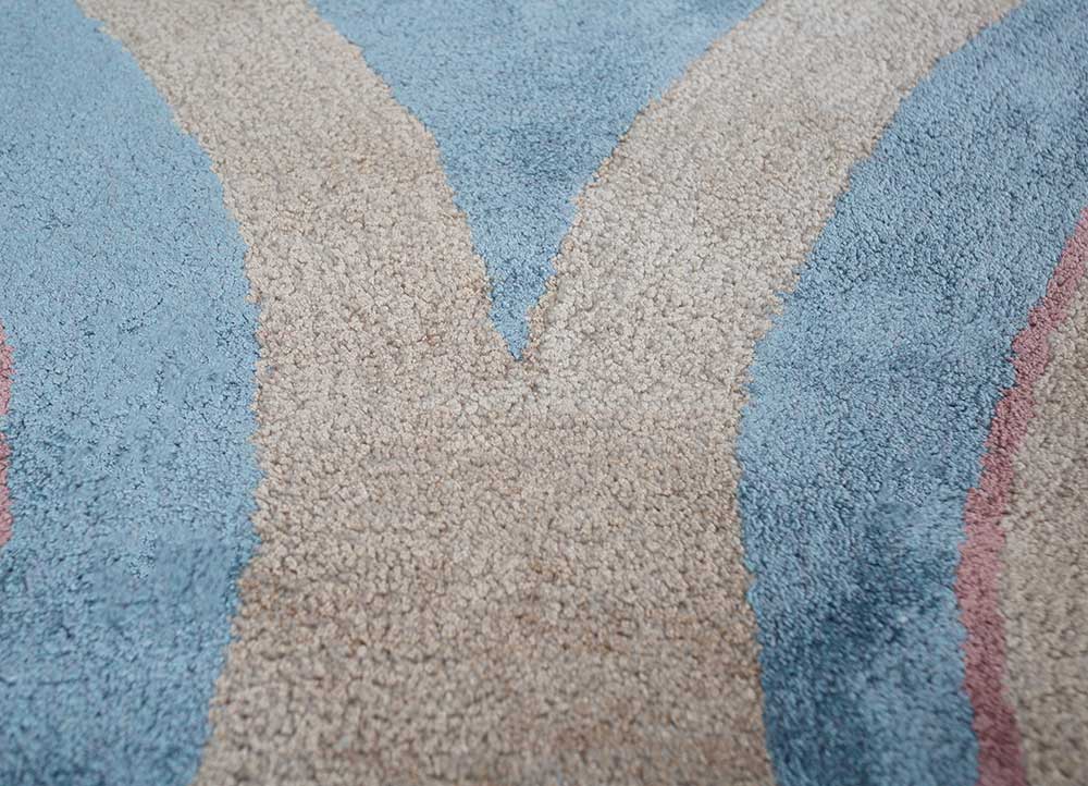linear blue wool and viscose hand tufted Rug - CloseUp