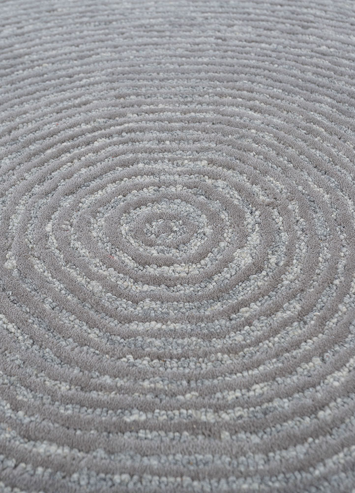 pathways grey and black wool hand tufted Rug - CloseUp