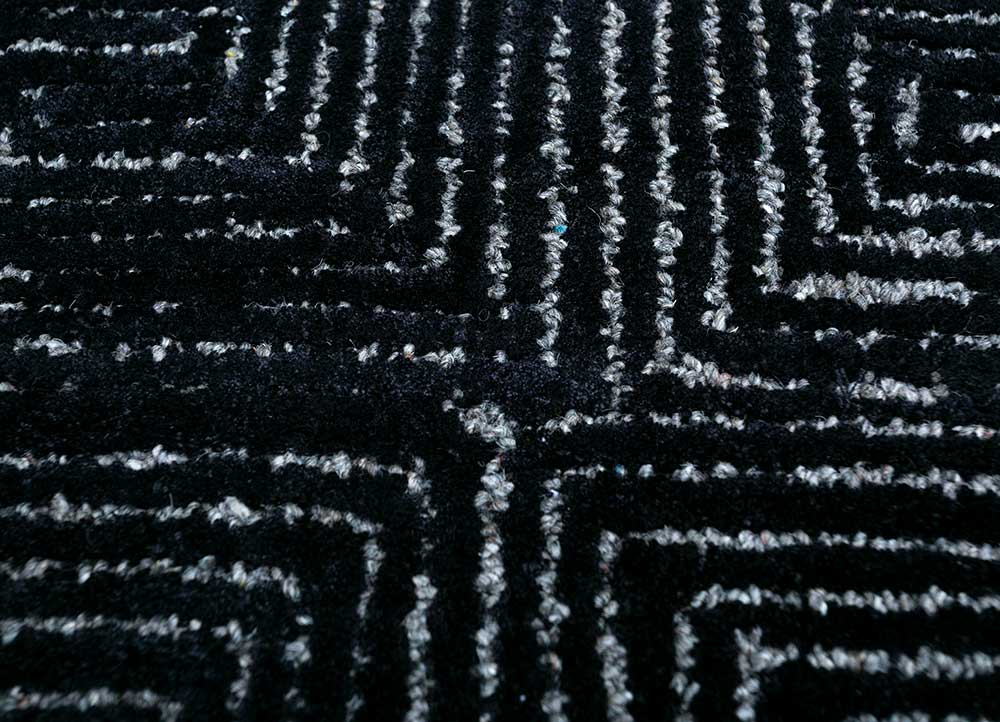 pathways grey and black wool and viscose hand tufted Rug - CloseUp