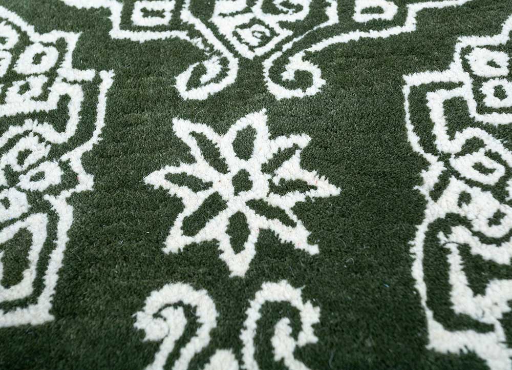 imara green wool hand tufted Rug - CloseUp
