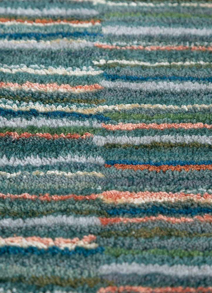 linear grey and black wool and viscose hand tufted Rug - CloseUp