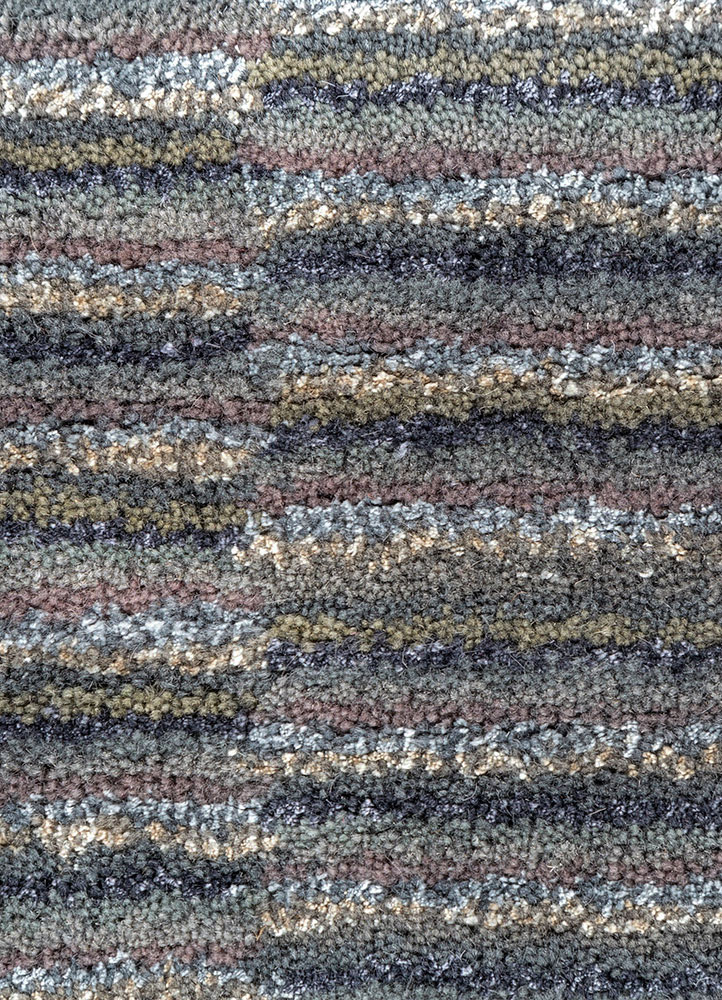 linear grey and black wool and viscose hand tufted Rug - CloseUp