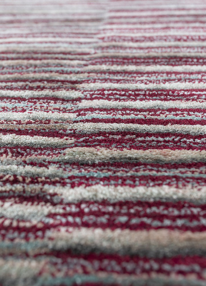linear pink and purple wool and viscose hand tufted Rug - CloseUp