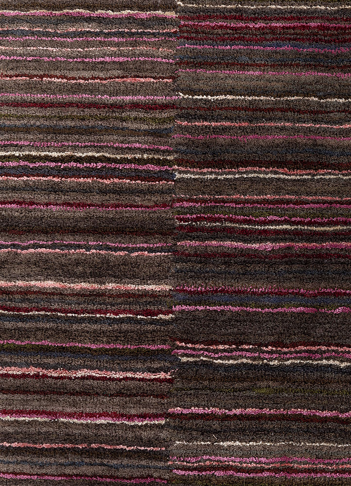linear grey and black wool and viscose hand tufted Rug - CloseUp