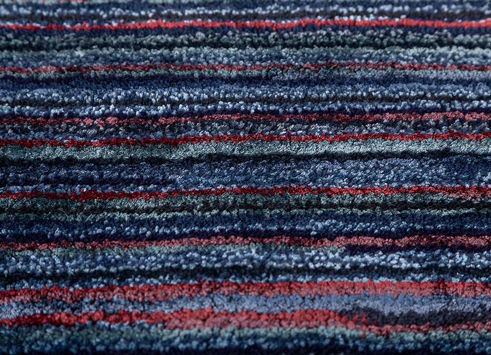 linear grey and black wool and viscose hand tufted Rug - CloseUp