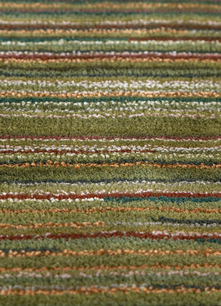 linear green wool and viscose hand tufted Rug - CloseUp