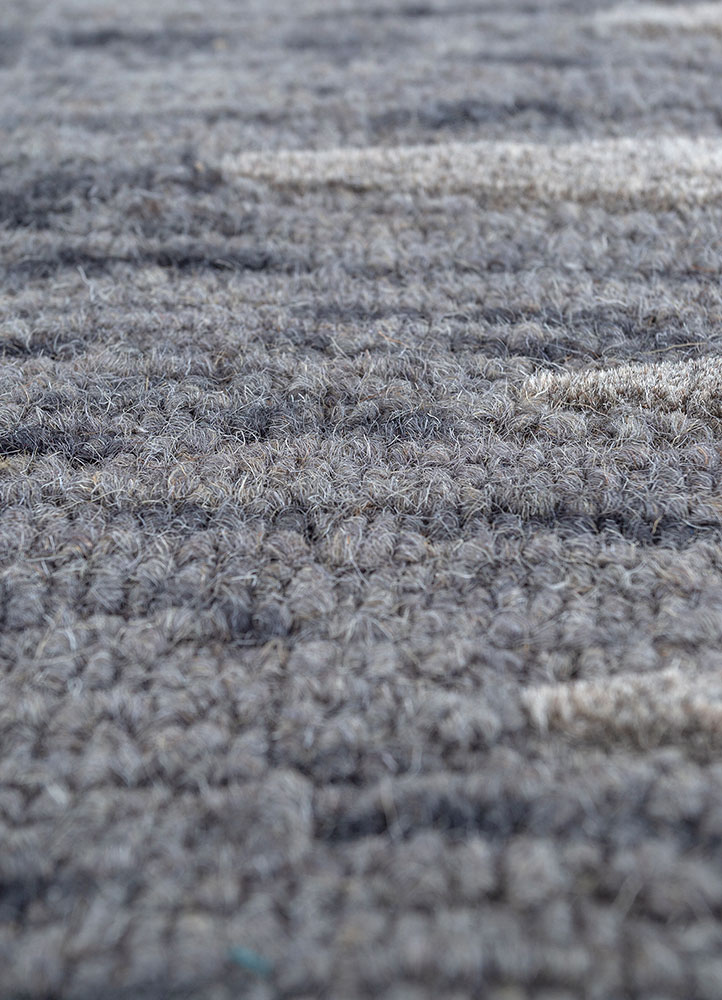 contour grey and black wool hand tufted Rug - CloseUp