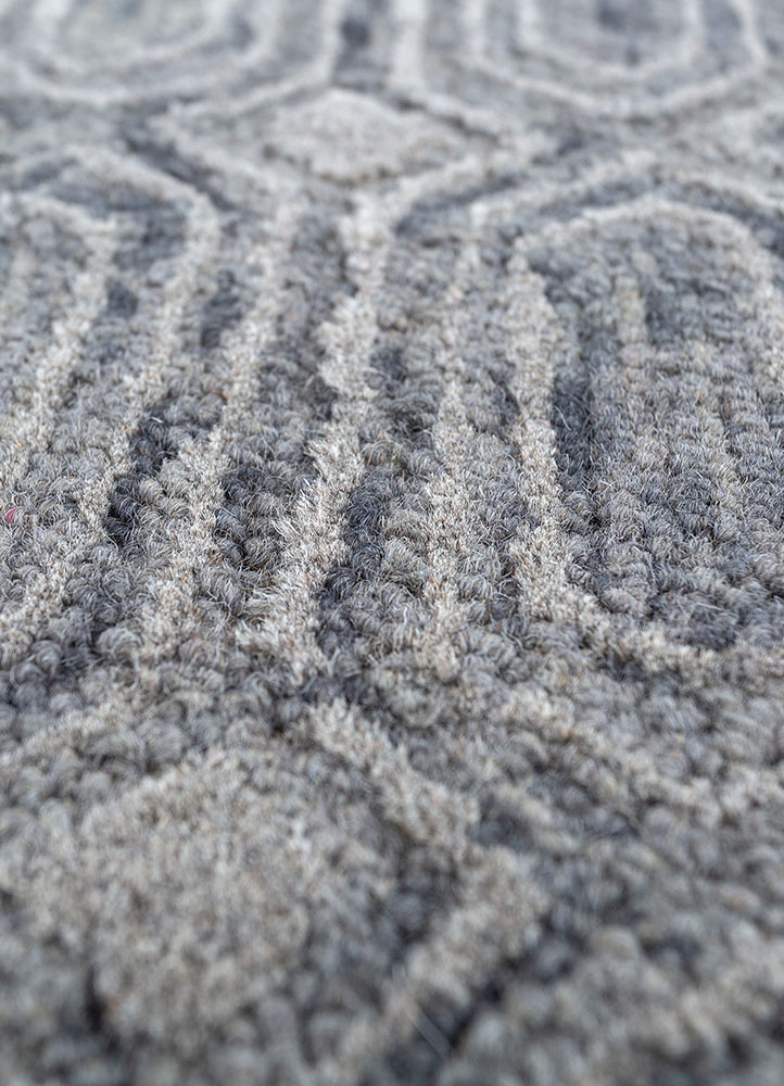 contour grey and black wool hand tufted Rug - CloseUp