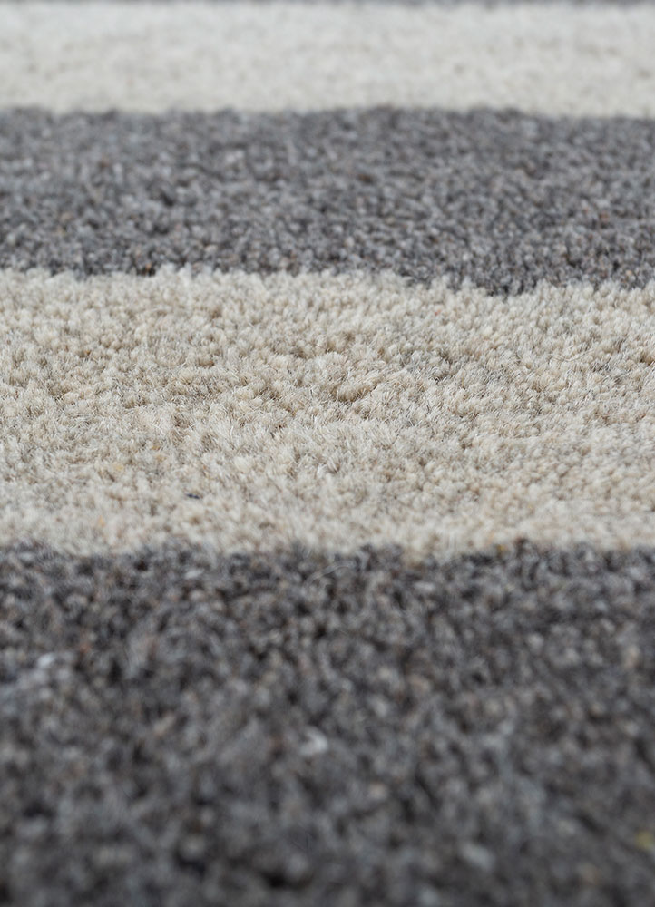 linear grey and black wool and viscose hand tufted Rug - CloseUp