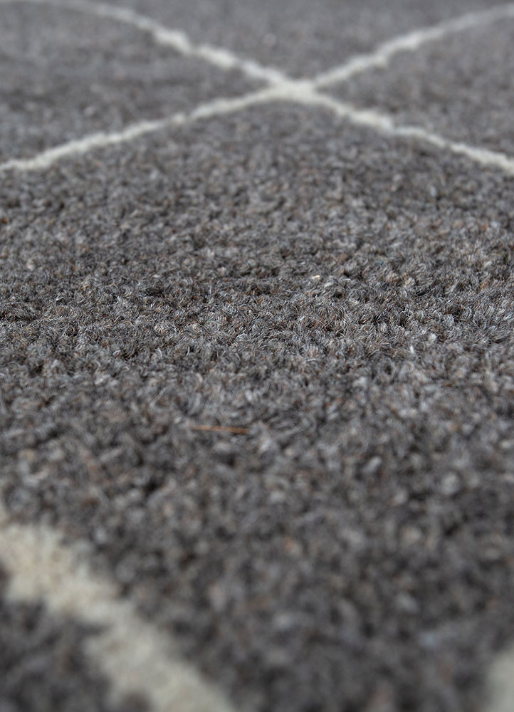 contour grey and black wool and viscose hand tufted Rug - CloseUp