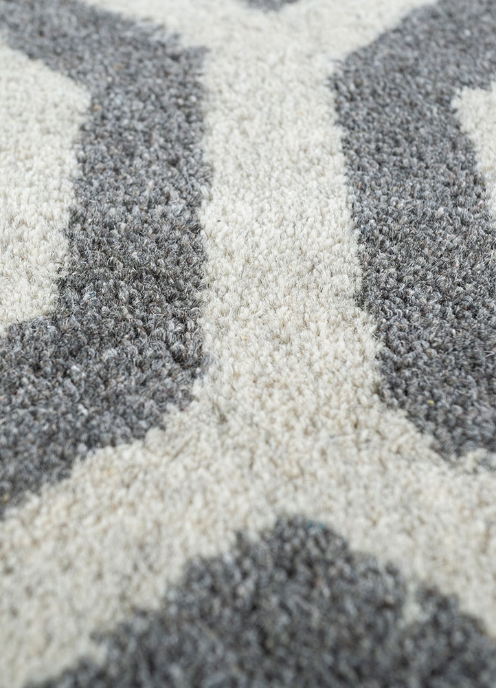contour grey and black wool and viscose hand tufted Rug - CloseUp